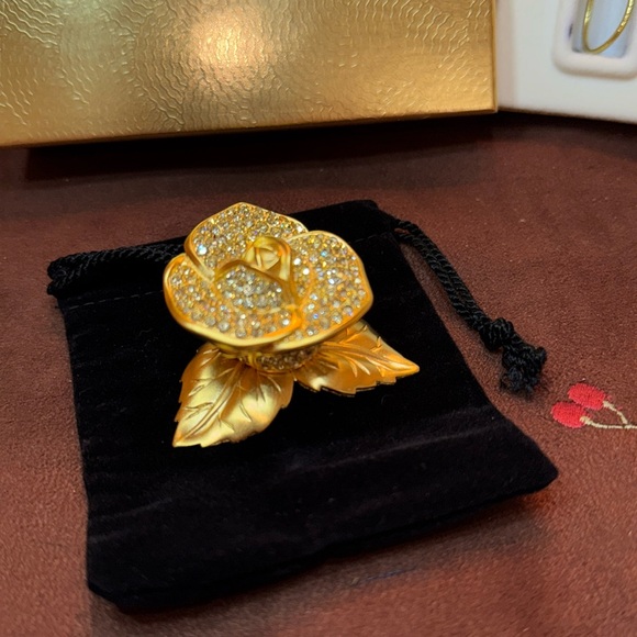 🐈⬛ Estee Lauder NWT solid perfume compact “ BEAUTIFUL YELLOW ROSE “ - Picture 6 of 9